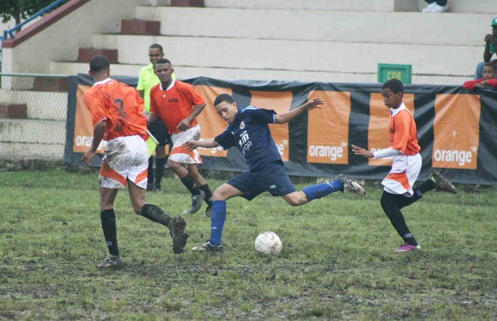 El clásico del fútbol mocano entre Deportistas y Pueblo Arriba terminó empatado 
